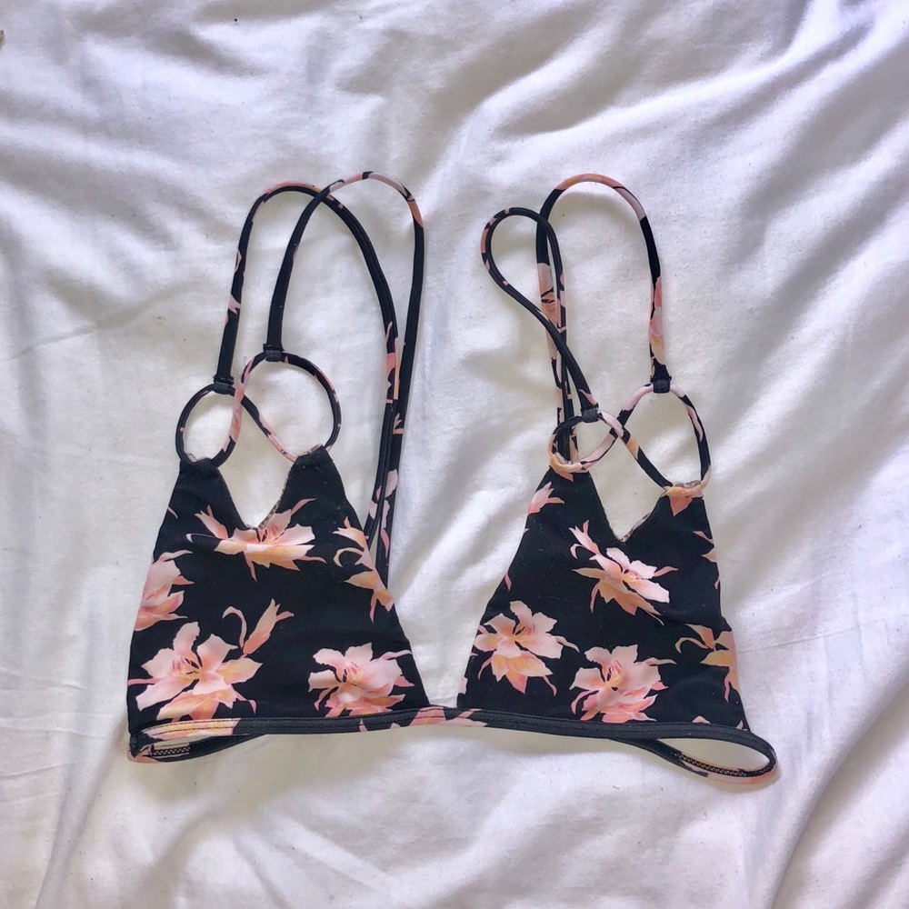 Acacia kekaha Top medium aloha print